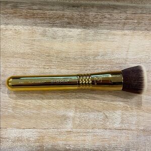 Sigma Beauty F80 Flat Kabuki Brush - Gold